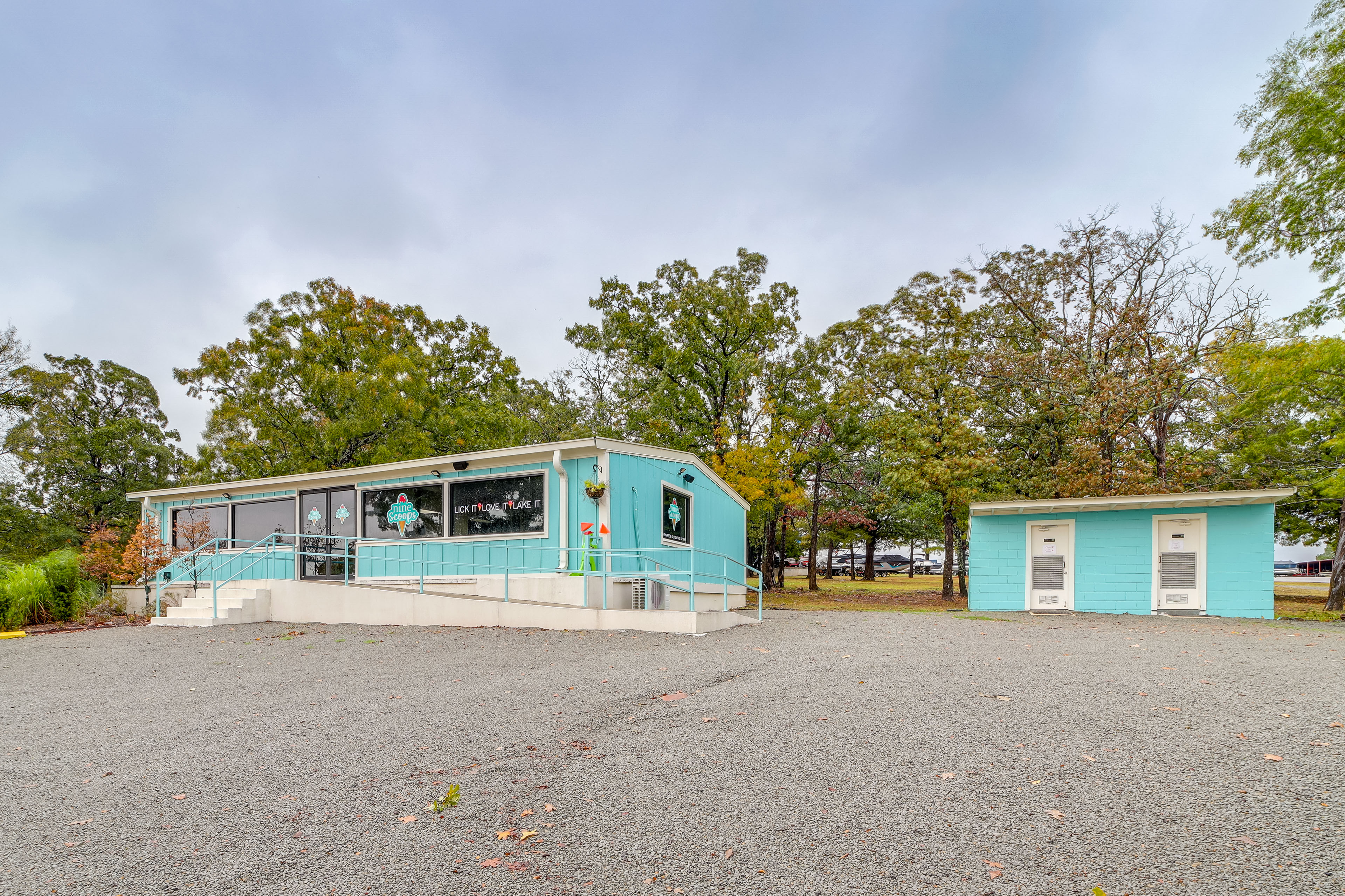 Lake Eufaula Cabin w/ Dock at Nine Marina