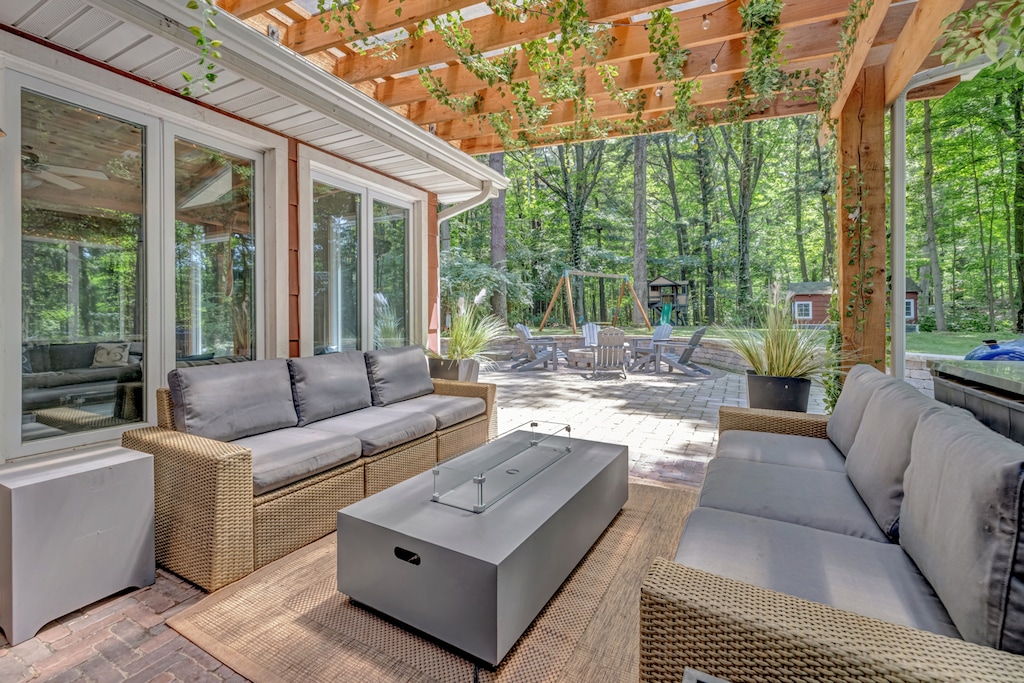 Dine, sip, or unwind in this shaded outdoor haven under the pergola.