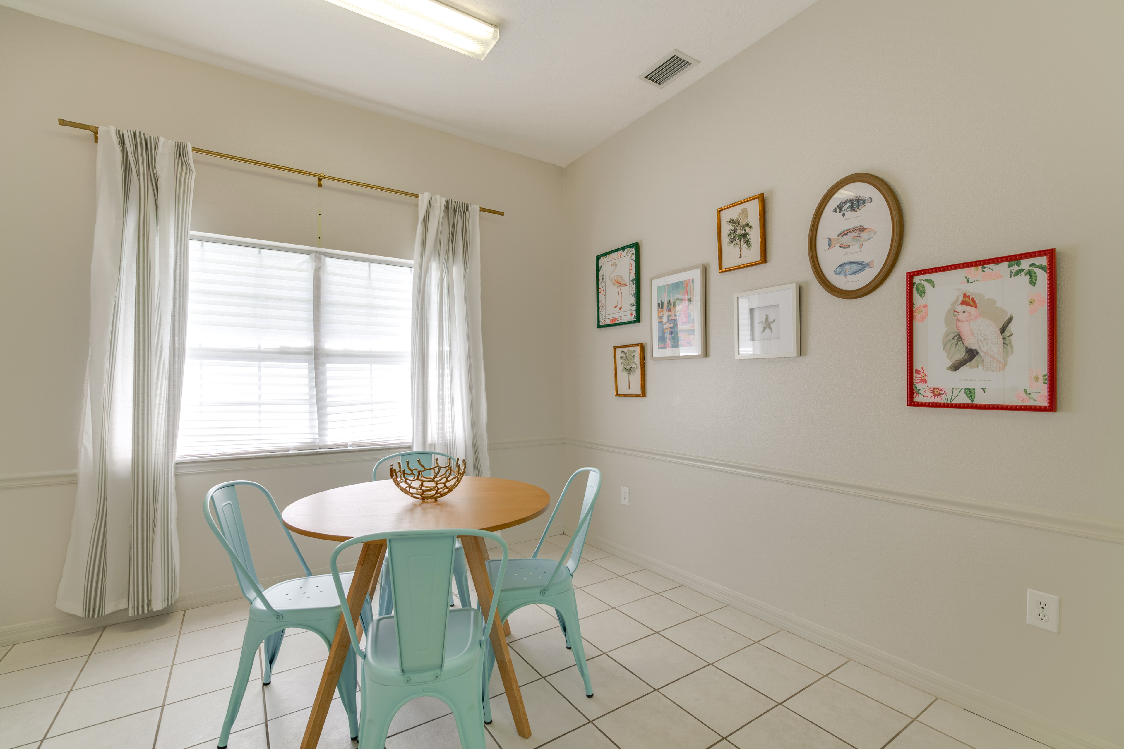 Explore Dtwn Crystal River: Walkable Duplex Unit