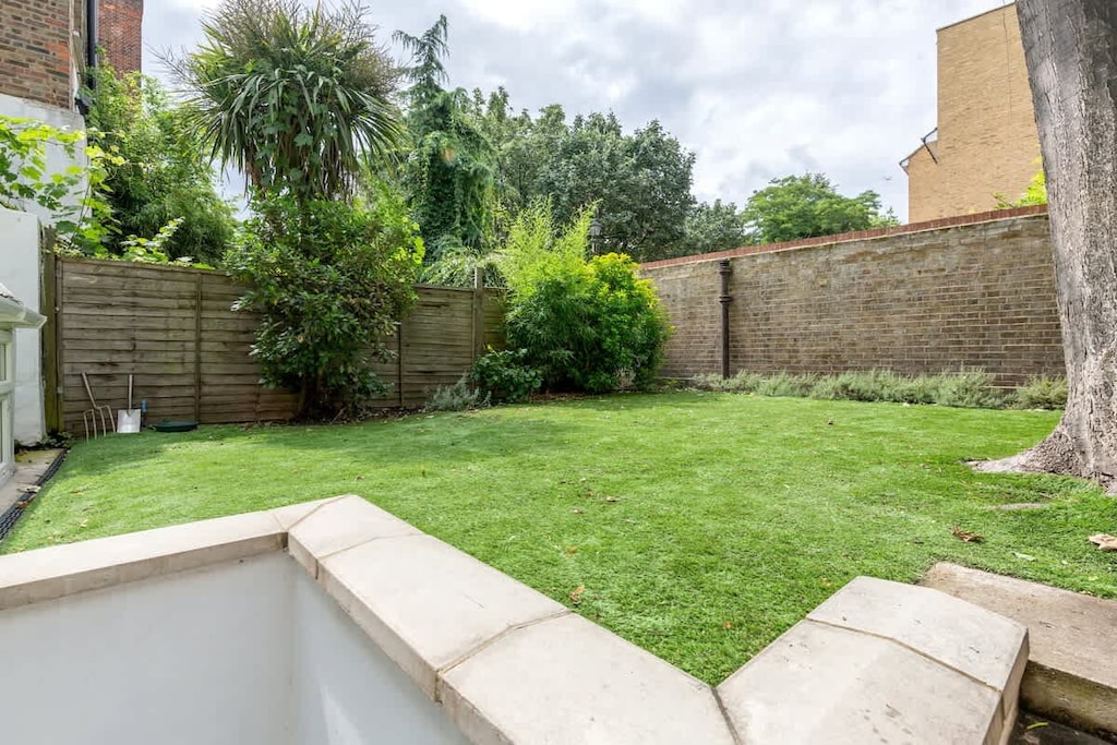 Garden shared with neighbour