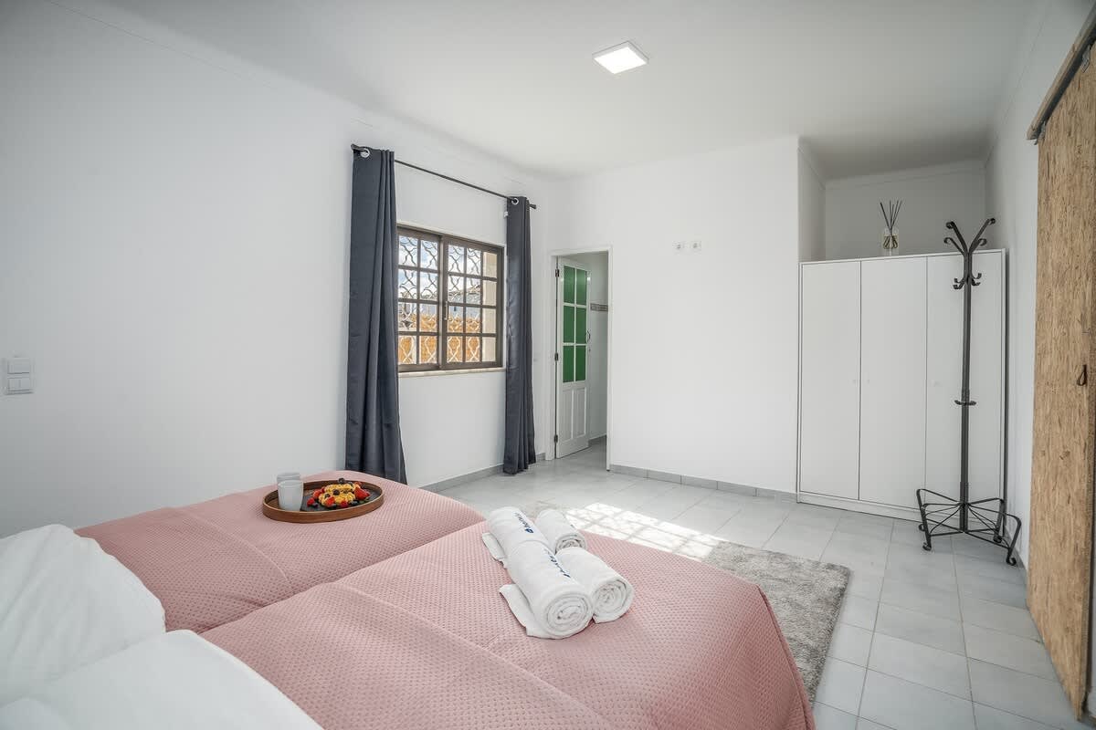 Spacious House | Terrace & Swimming Pool by Host Wise