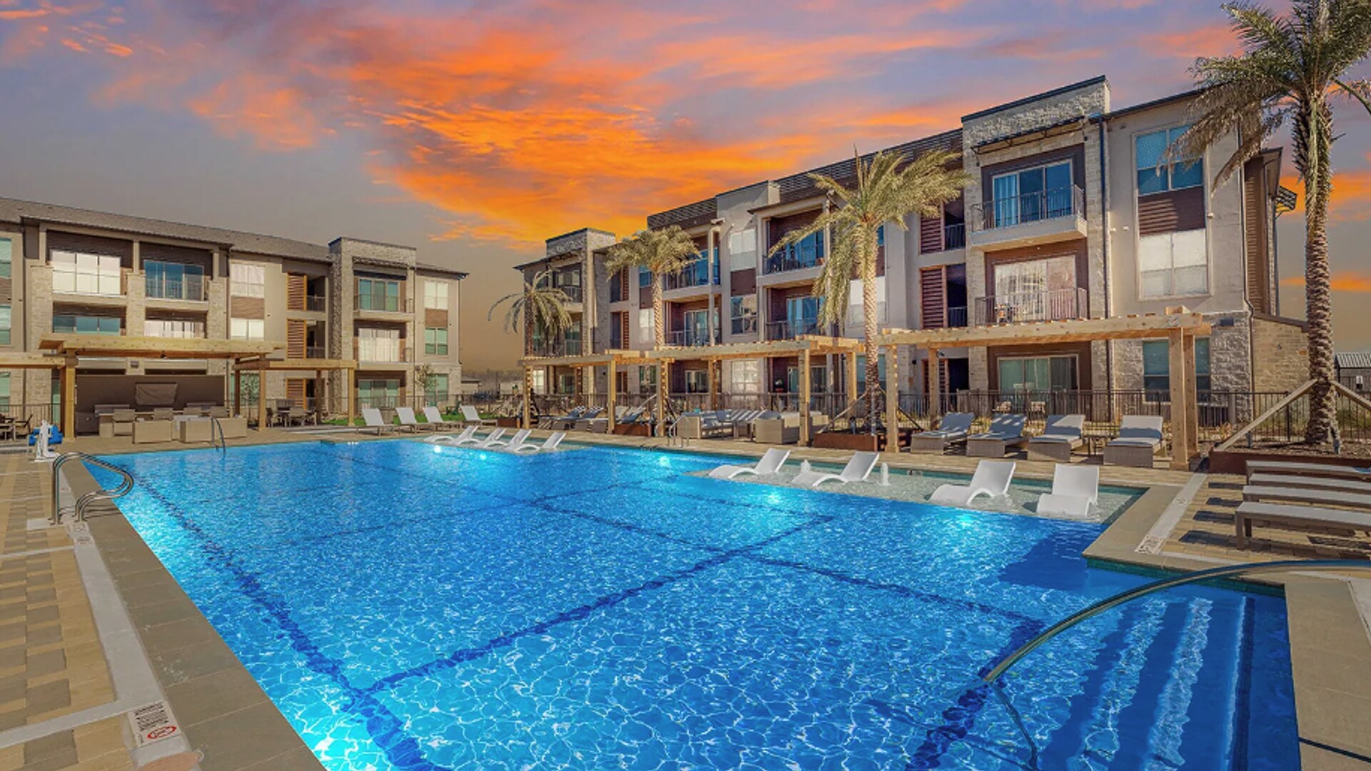 Stunning 1BD, Pool, Gym Stunning 1BD, Pool, Gym