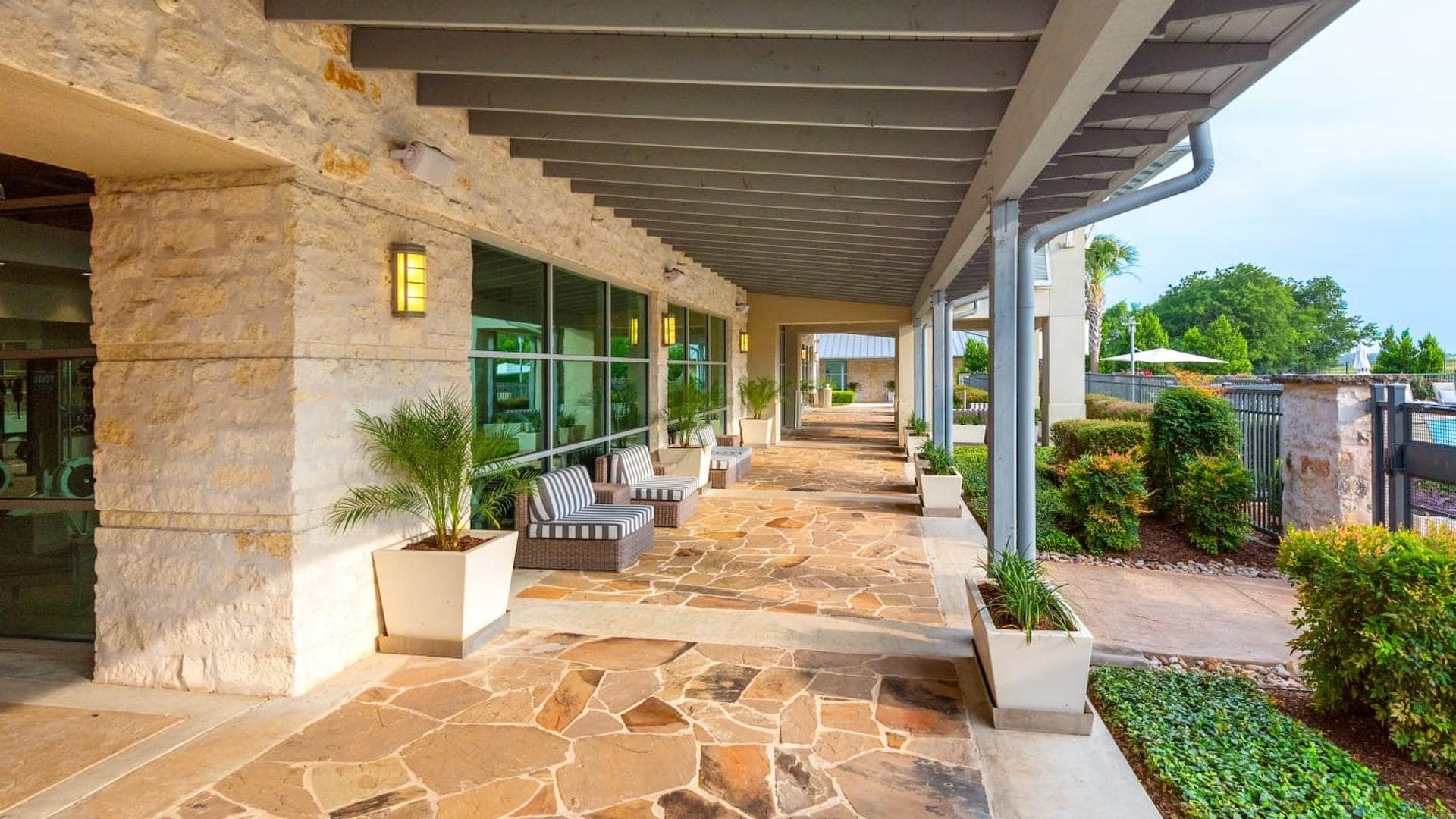 Stunning 1BD, Clubhouse, Gym