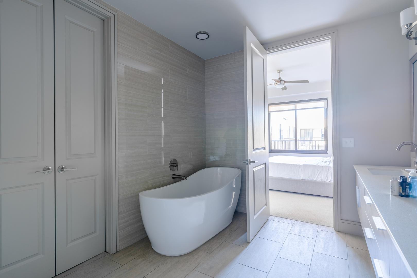 Chic 1BD, Pool, Tennis Court