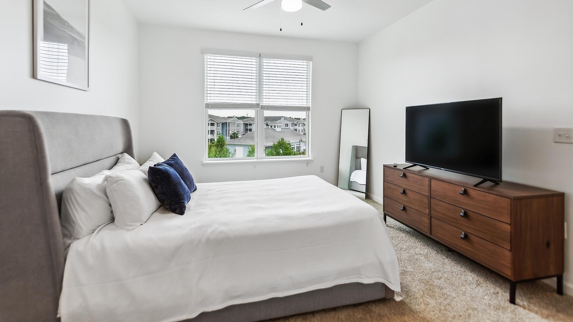 Incredible 1BD, Pool, Gym