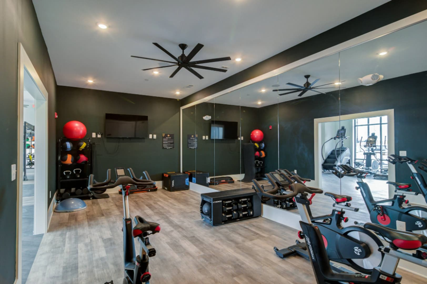 Spectacular 1BD, Clubhouse, Pool