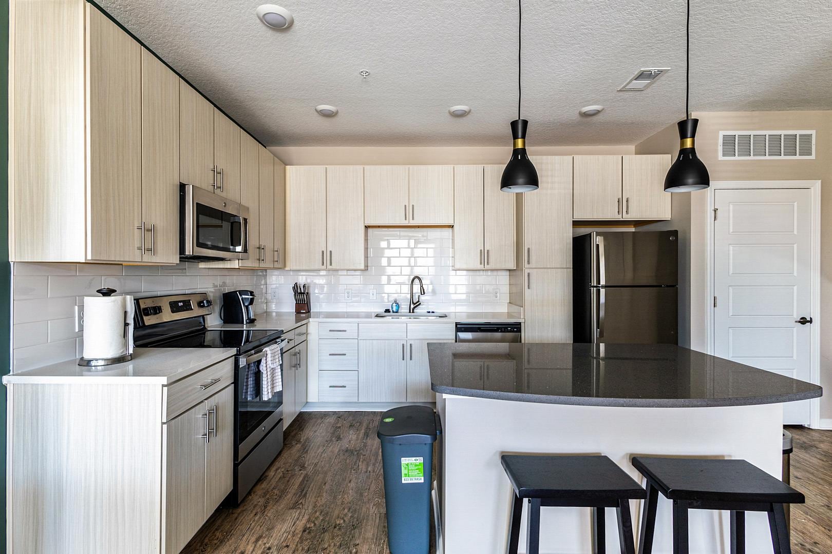 Spectacular 2BD, Gym, Pool