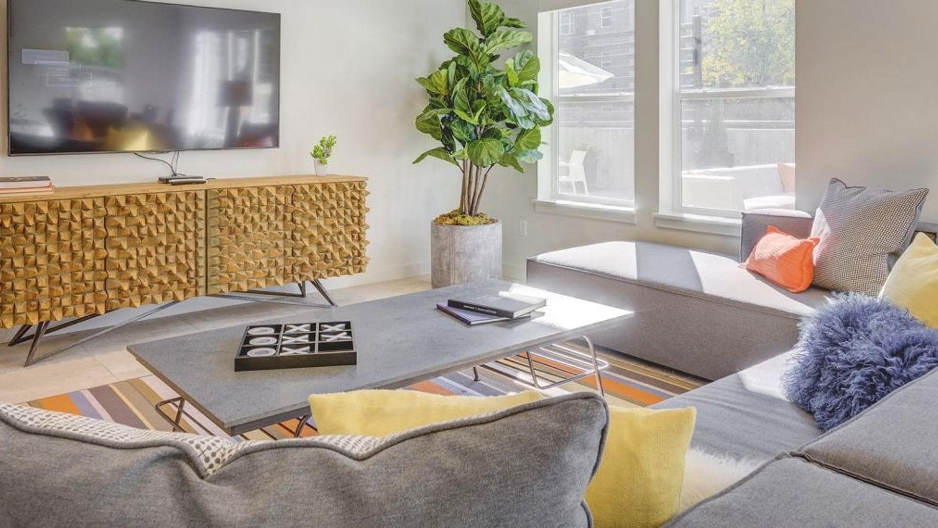 Spectacular 1BD, Courtyard, Gym Spectacular 1BD, Courtyard, Gym