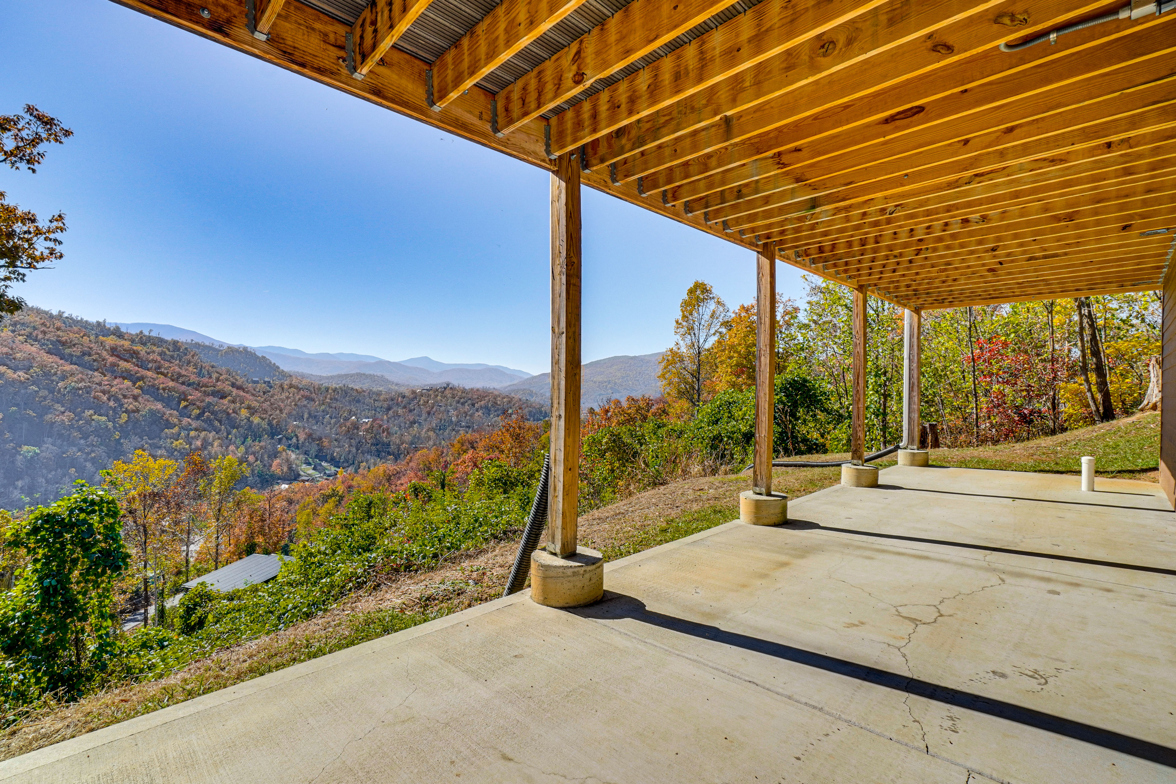 2 Mi to Downtown Gatlinburg: Cabin w/ Game Room!