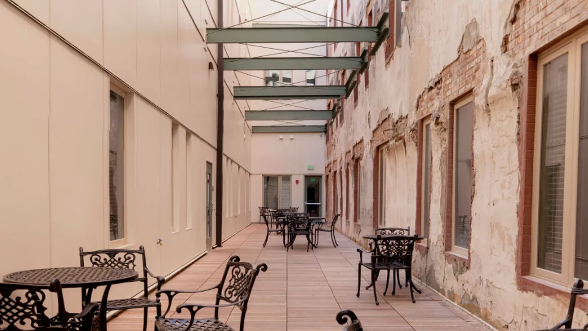 Modern 1BD, Gym, Courtyard