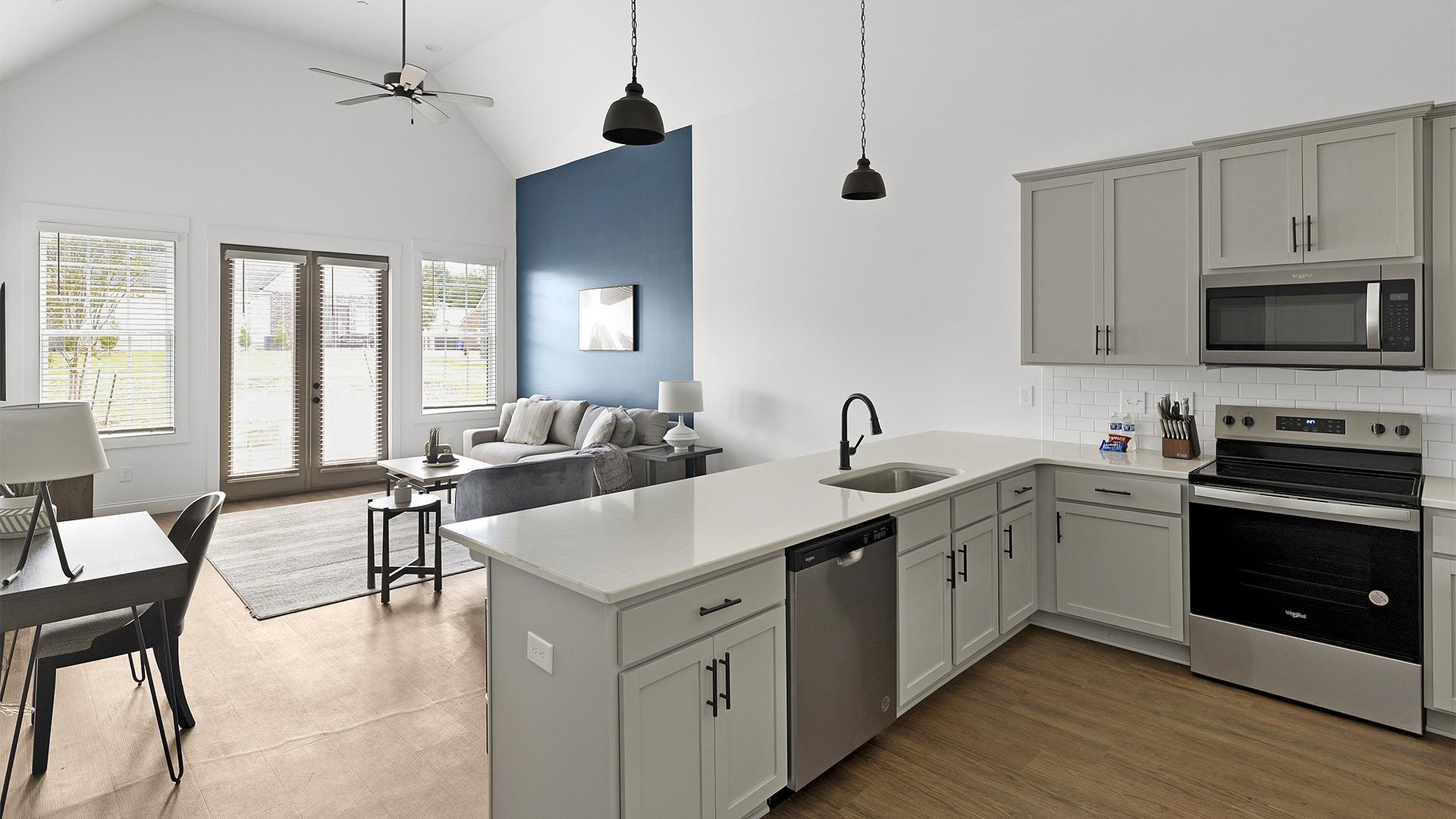 Beautiful 2BD, Clubhouse, Gym Beautiful 2BD, Clubhouse, Gym