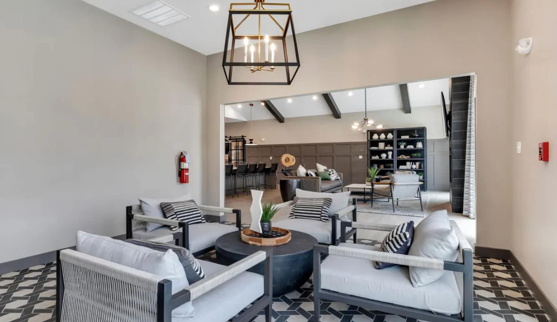 Amazing 1BD, Pool, Gym Amazing 1BD, Pool, Gym