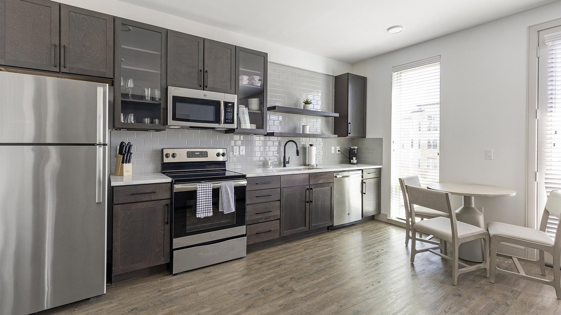 Chic 1BD, Gym, Courtyard