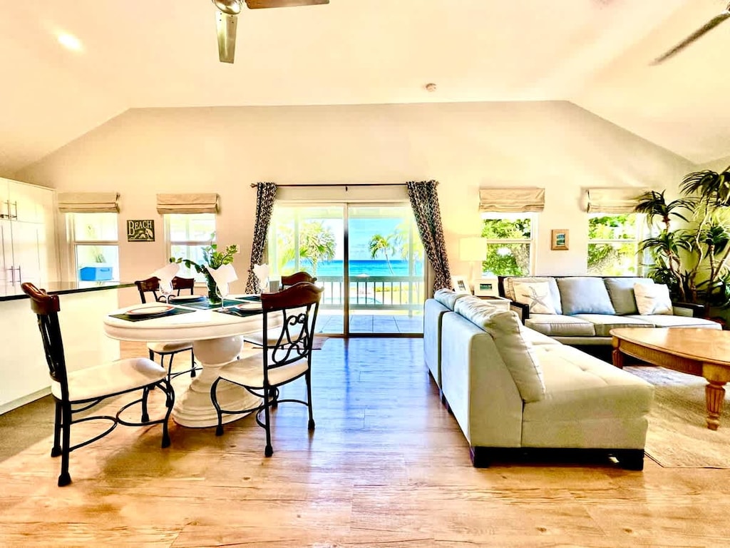 Cocoplum #8 - Living Area