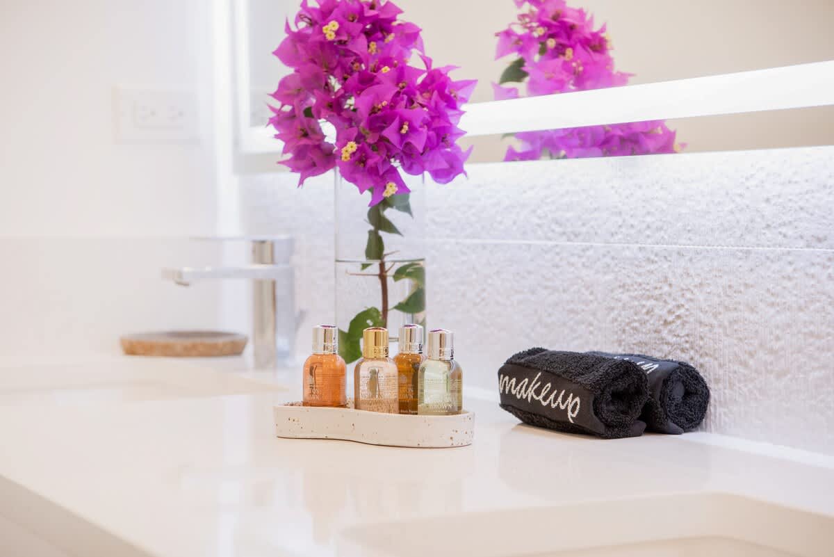 Mastic Cana Cottage Primary Bath