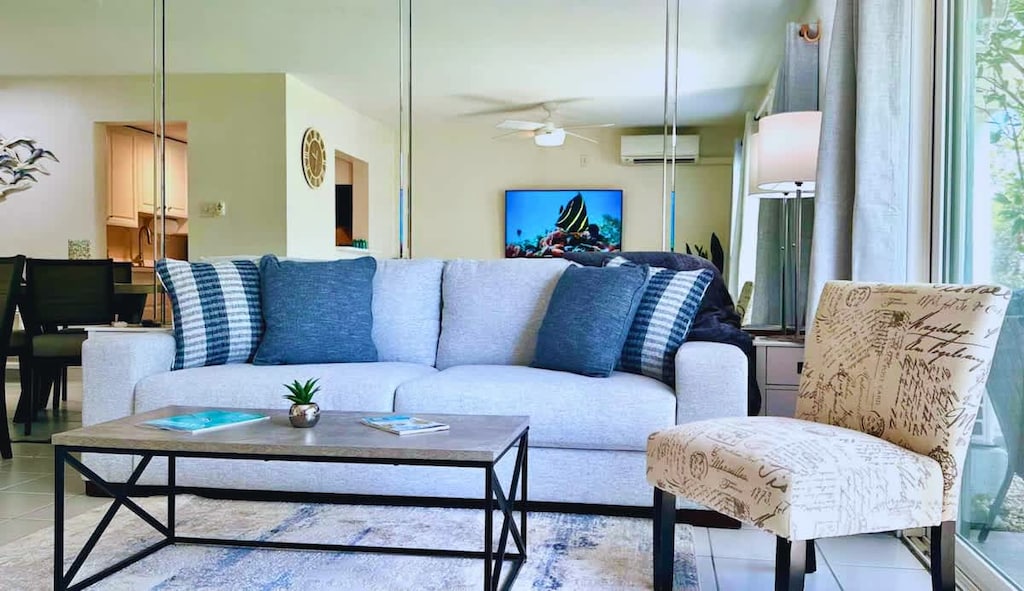 Hideway Seagull 25 - Living Area