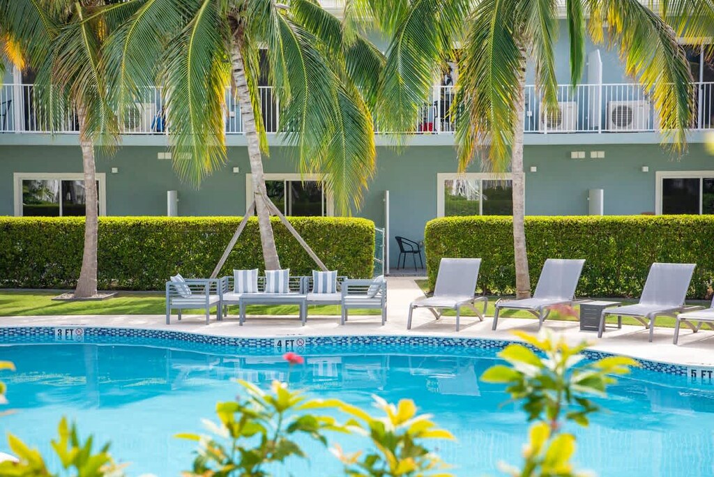 Summertime Suites pool