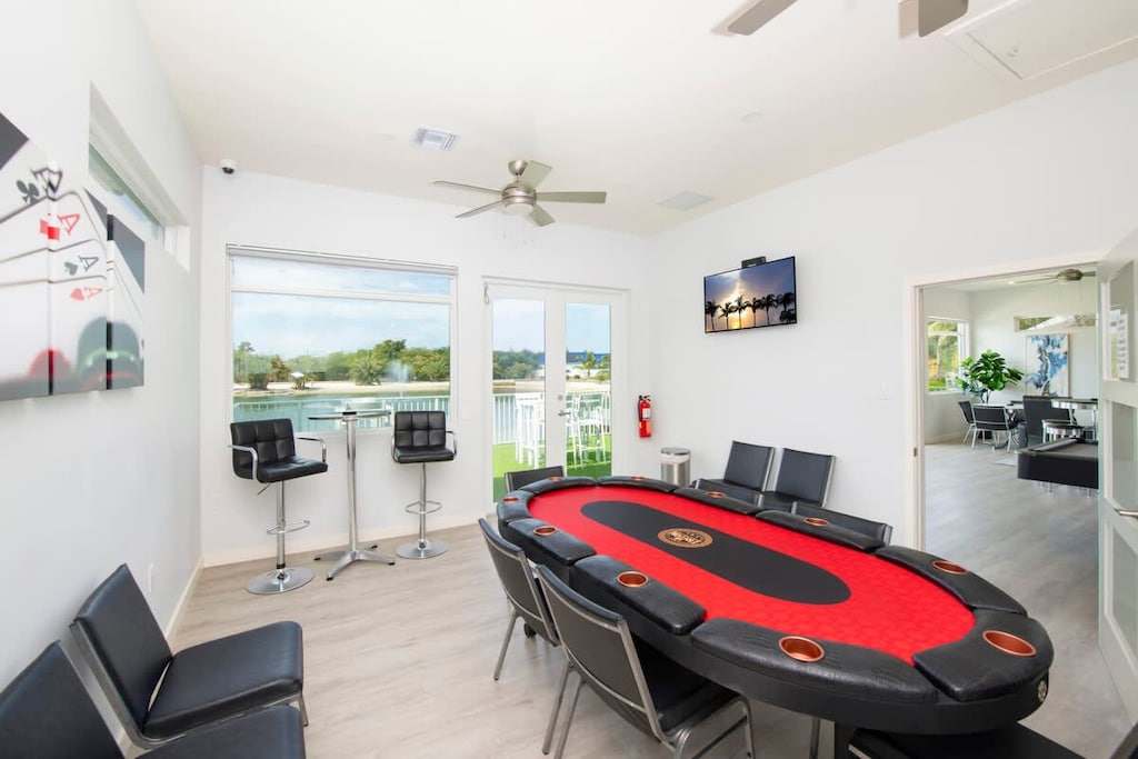 Summertime Suites communal games and entertainment area - poker table
