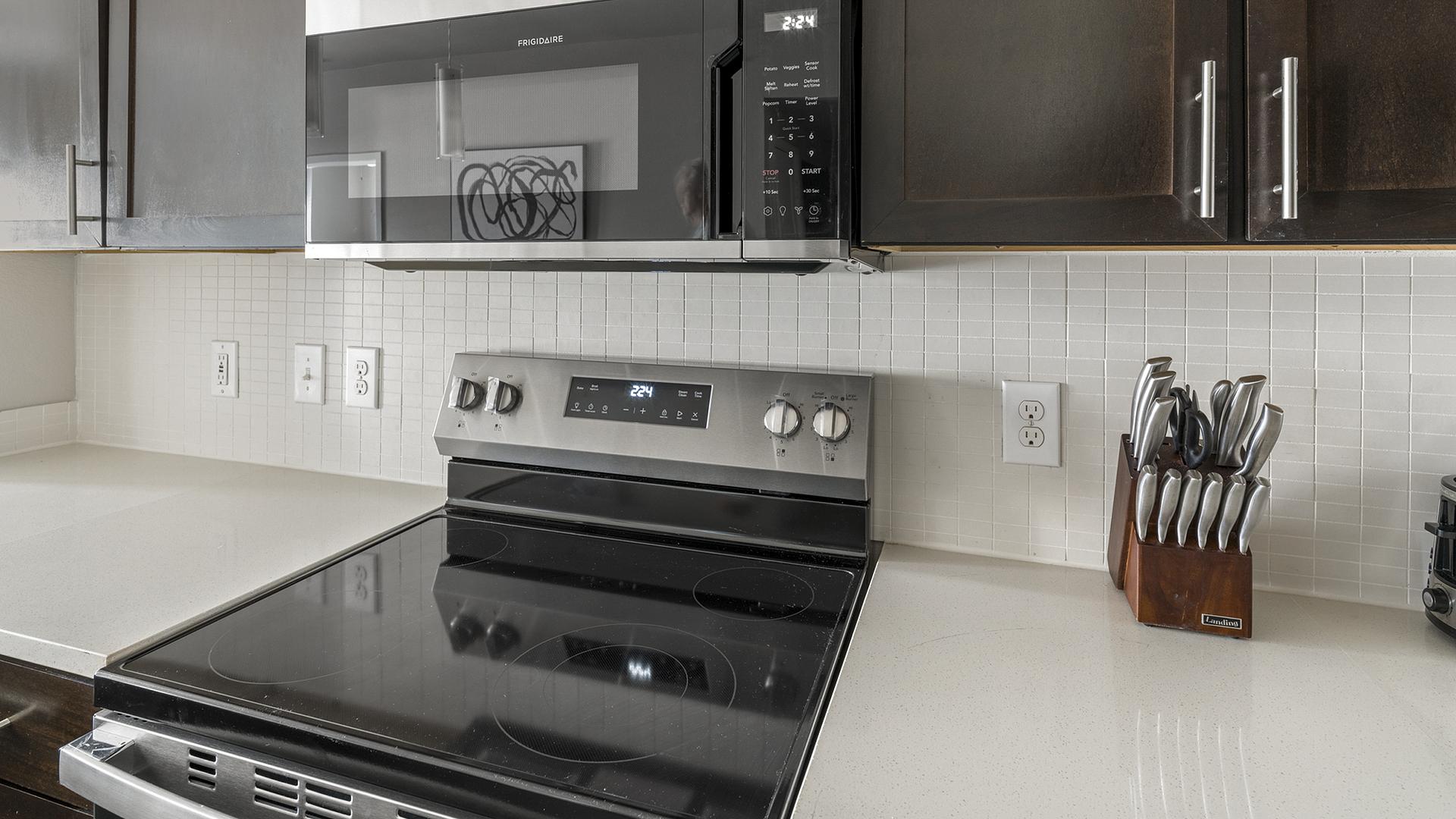 Beautiful 1BD, Courtyard, Gym