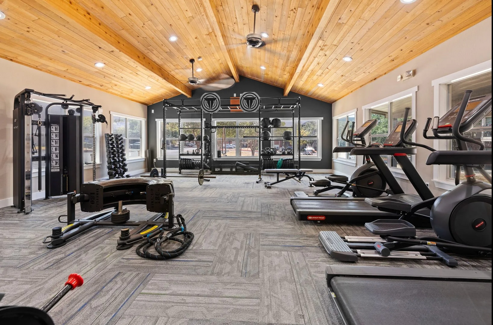 Stunning 1BD, Pool, Clubhouse