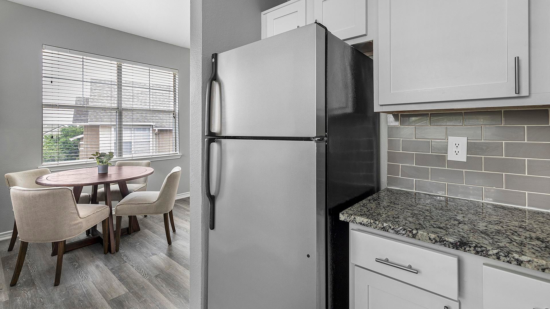 Beautiful 2BD, Clubhouse, Pool