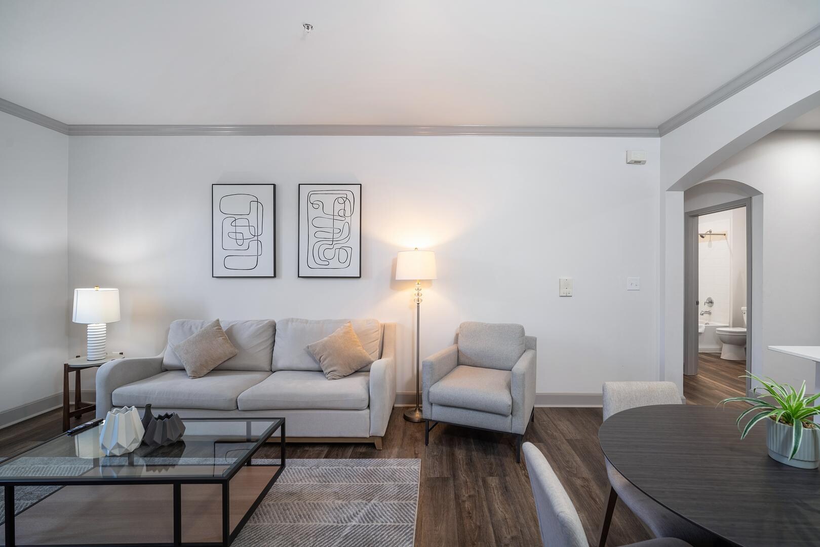 Stunning 2BD, Clubhouse, Pool