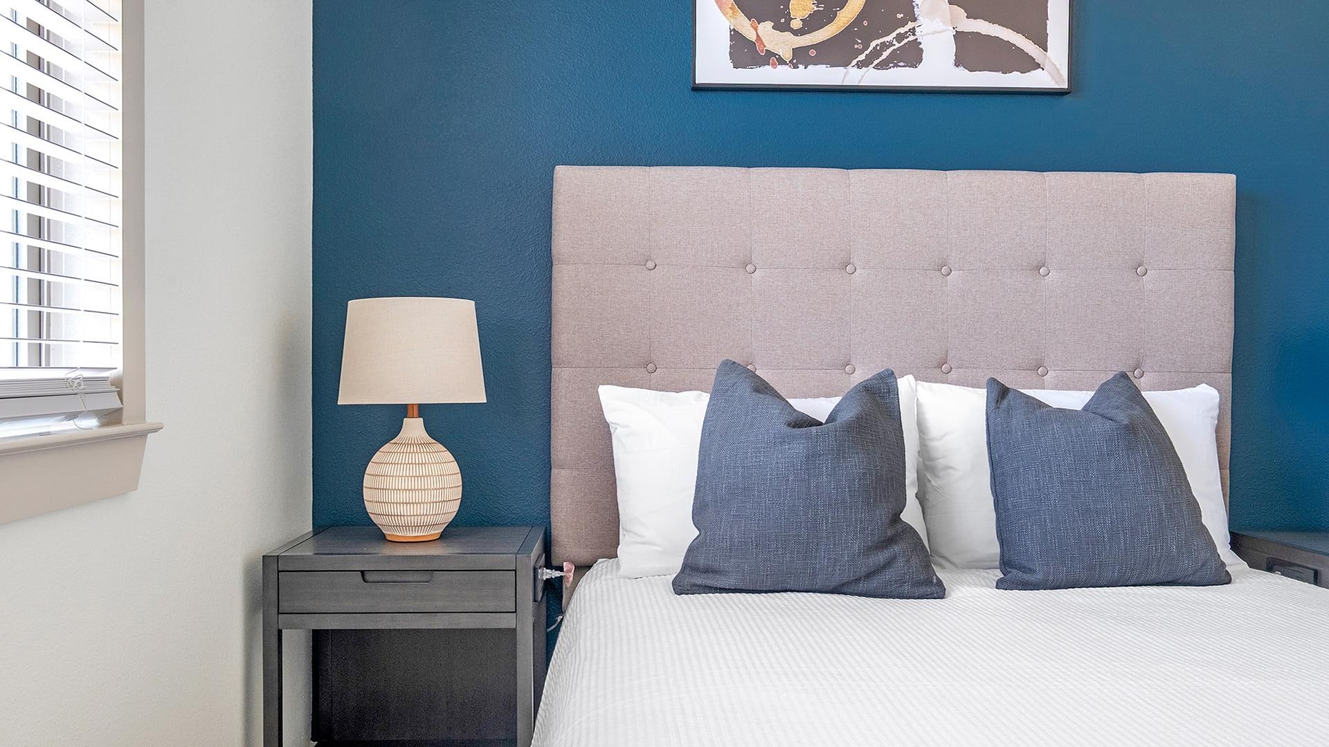 Stylish 3BD, Pool, Gym