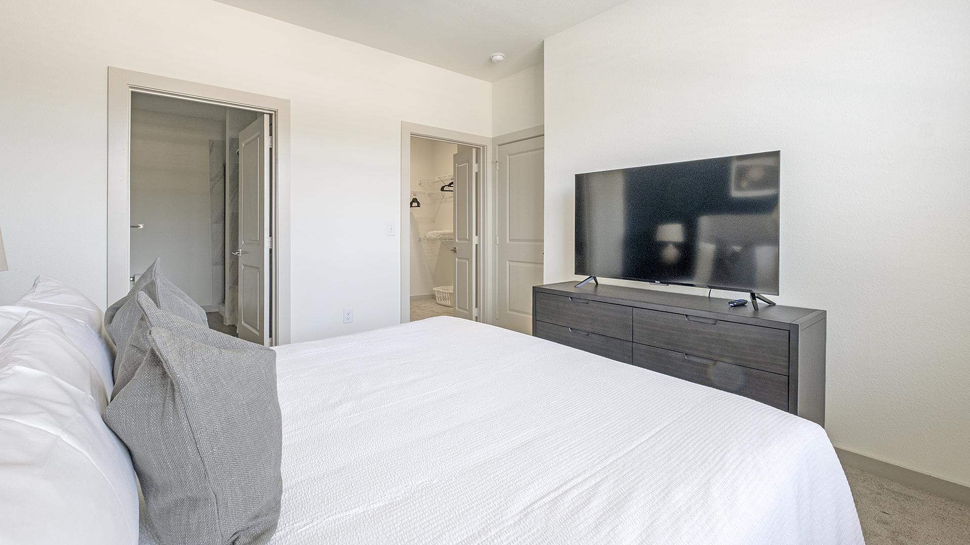 Spectacular 3BD, Pool, Gym