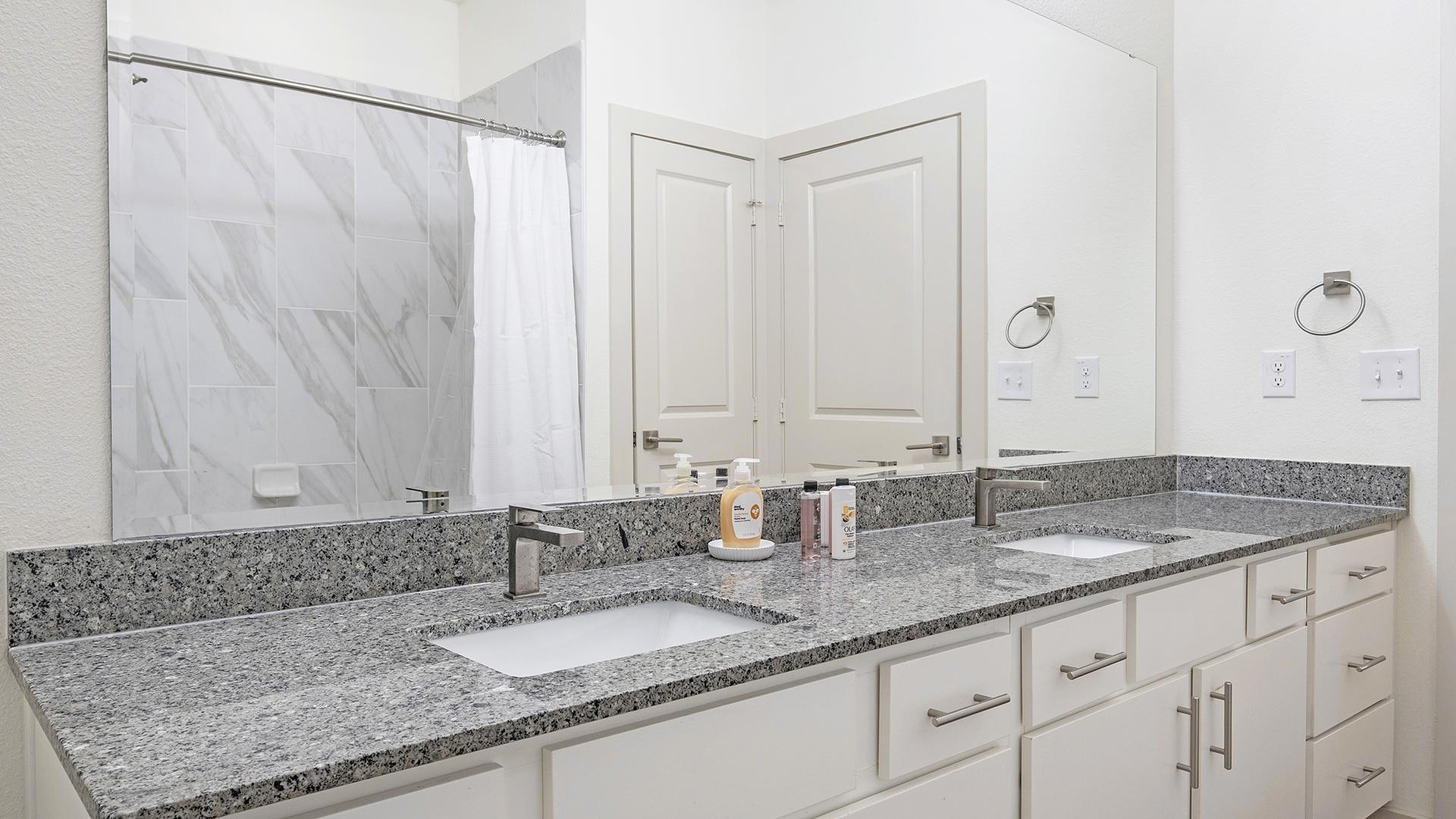 Stunning 3BD, Gym, Pool