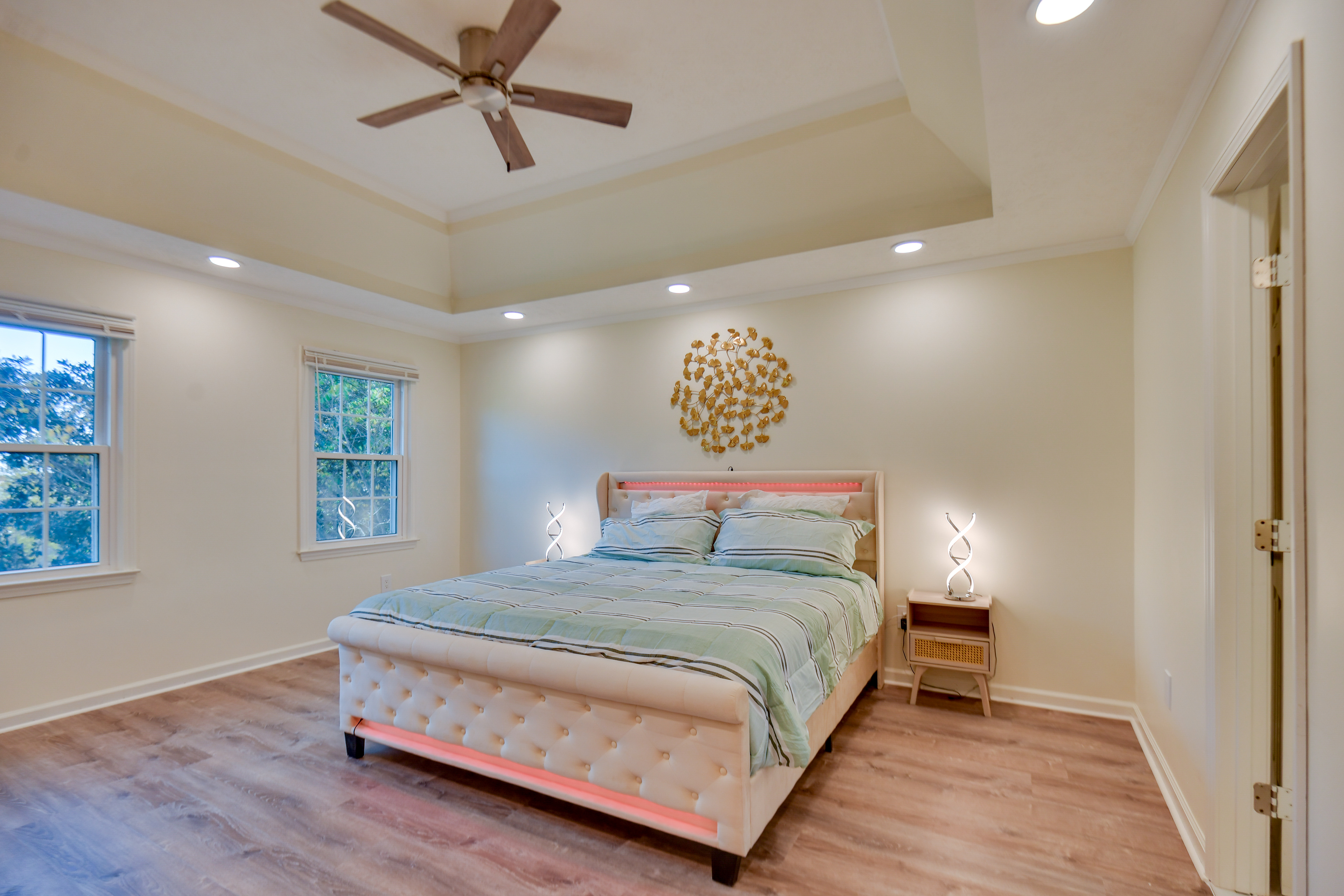 Fully Updated! Suburb Stay Near Sugarloaf Mills