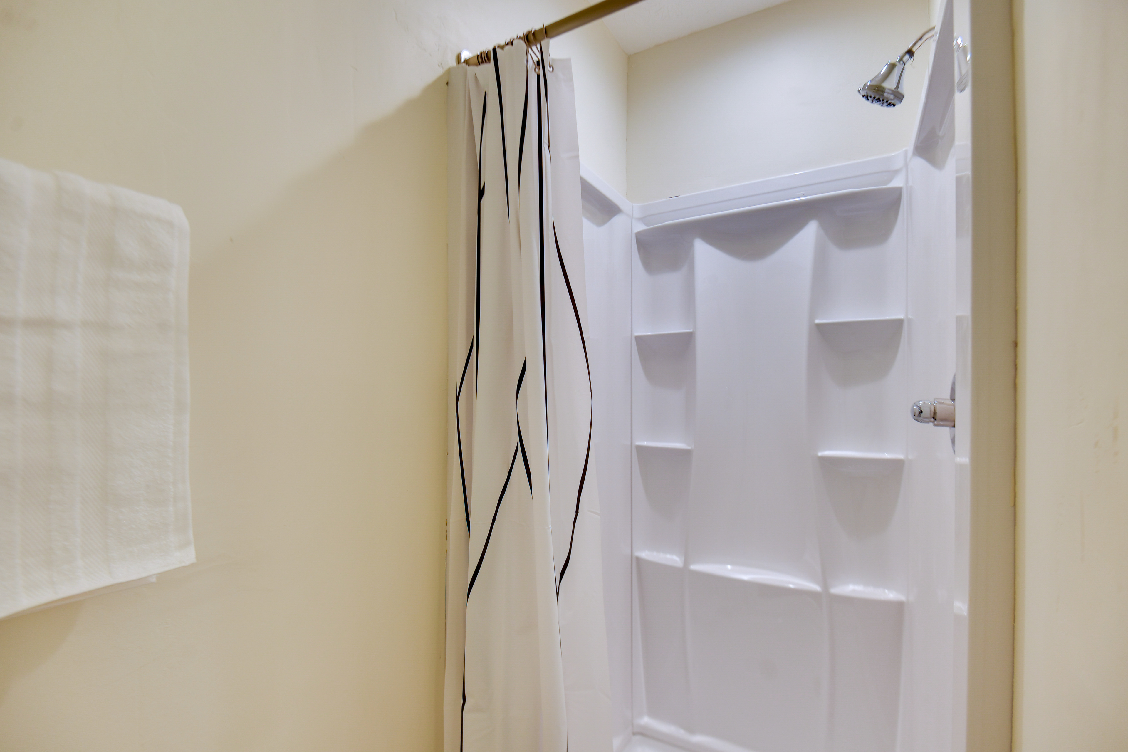 Fully Updated! Suburb Stay Near Sugarloaf Mills