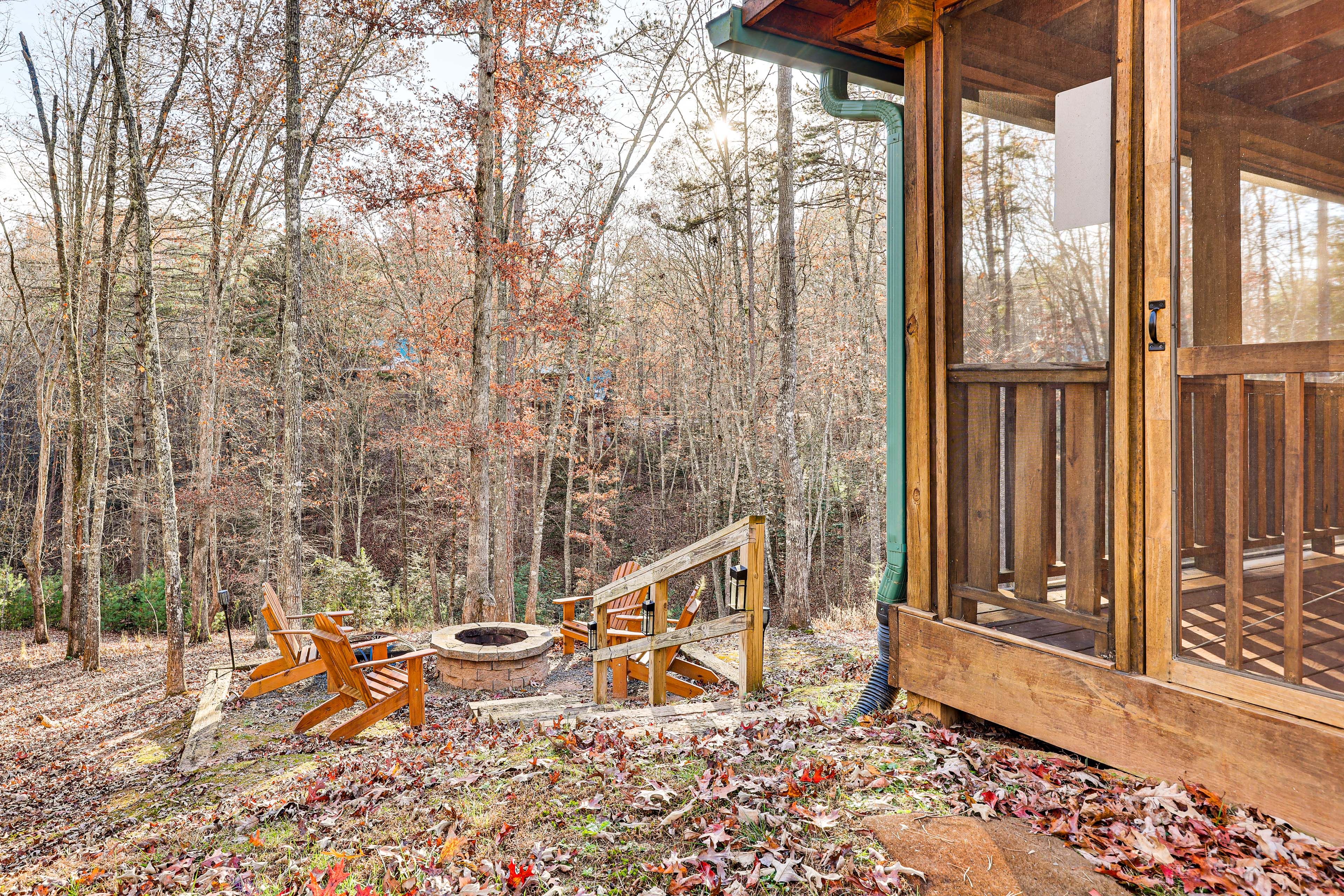Fish & Hike: Wooded ‘Circle P Cabin’ in Murphy