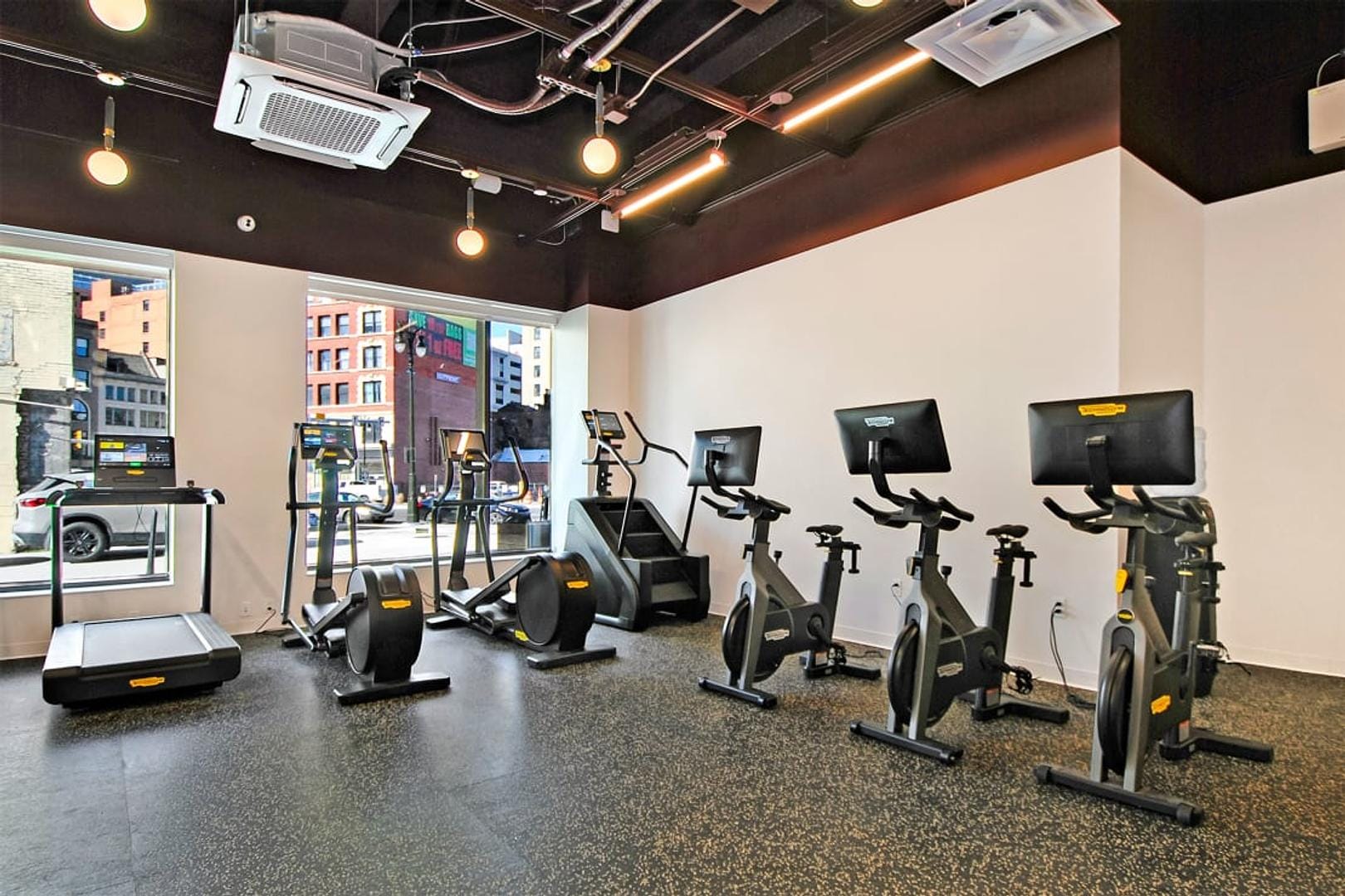 eXchange - 2 Bedrooms in Downtown De... eXchange - 2 Bedrooms in Downtown De...