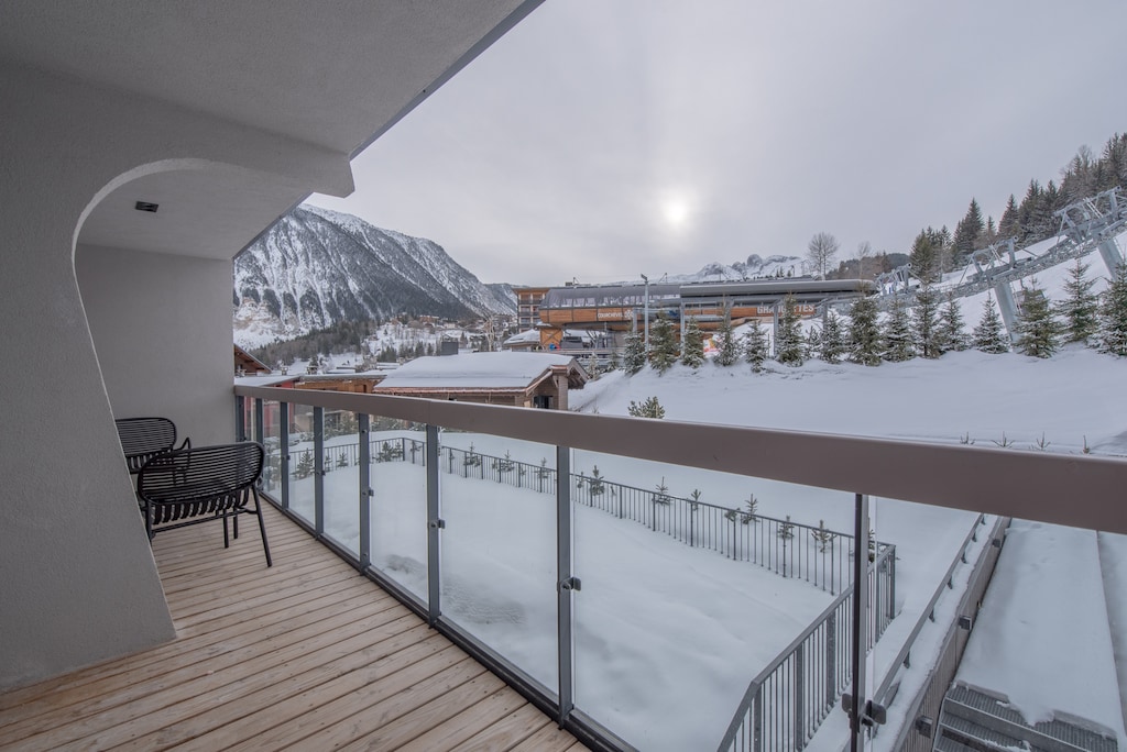 Balcony with slopes view 