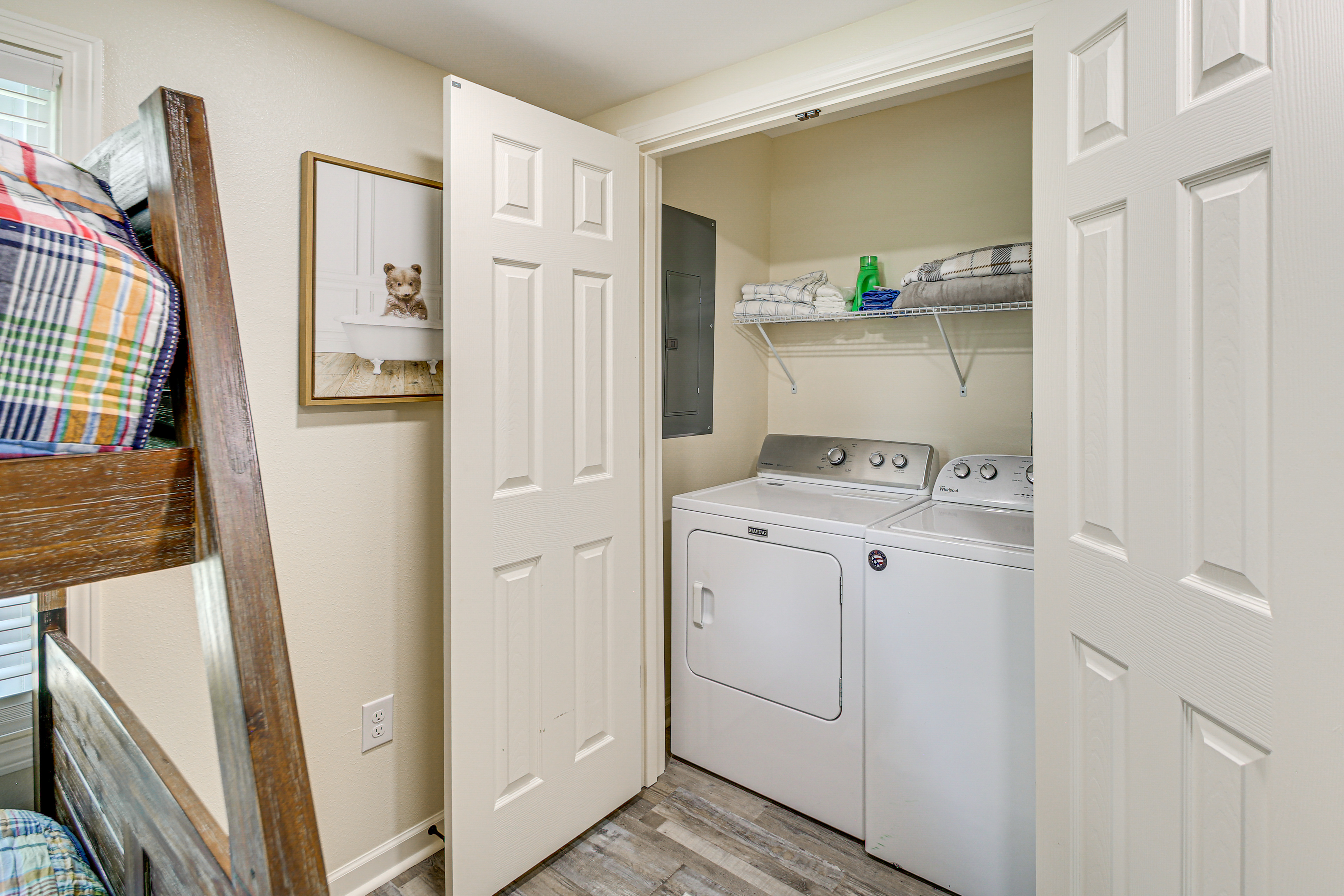 Lake Hamilton Retreat w/ Kayaks & Spacious Yard!