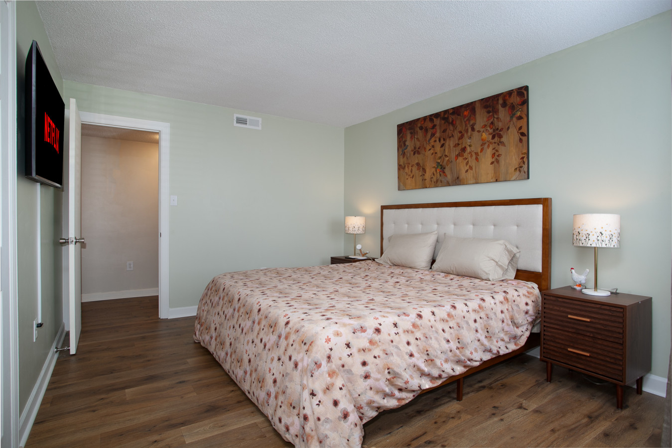 Cloudtop Escape: Fireplace + Community Amenities!