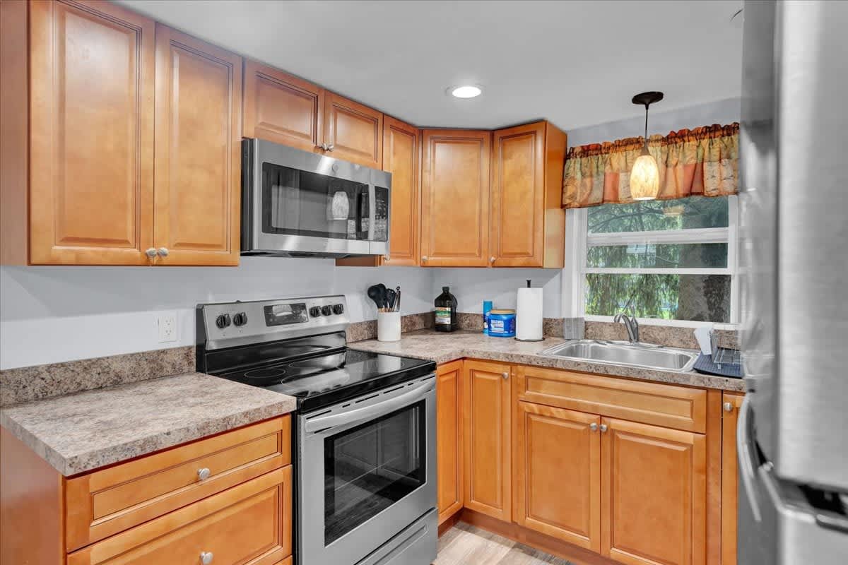 Elements Pocono Cottage | Firepit | Pickleball