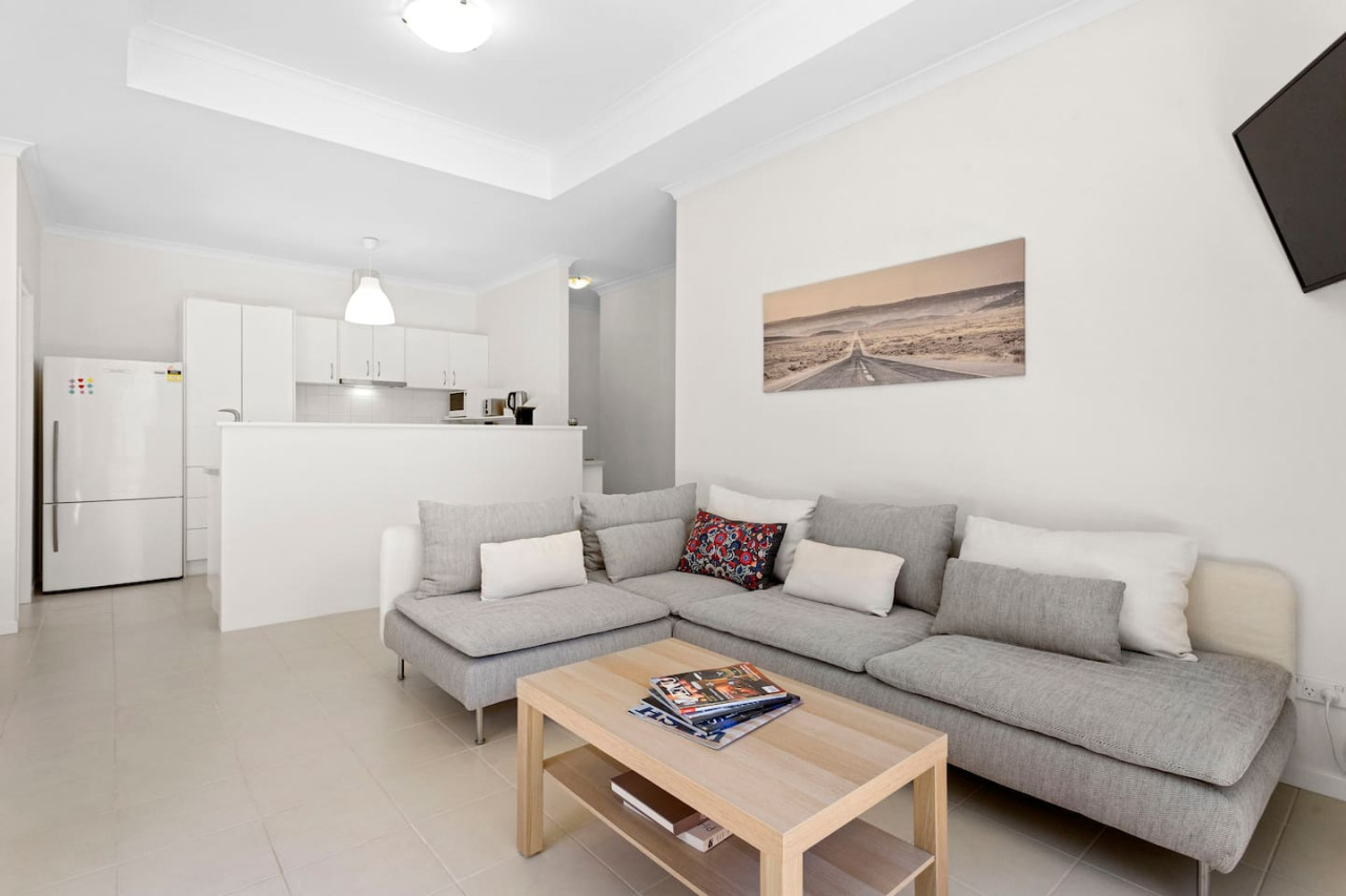 Beachside Gem in Doubleview! Free Wi-Fi! Parking!