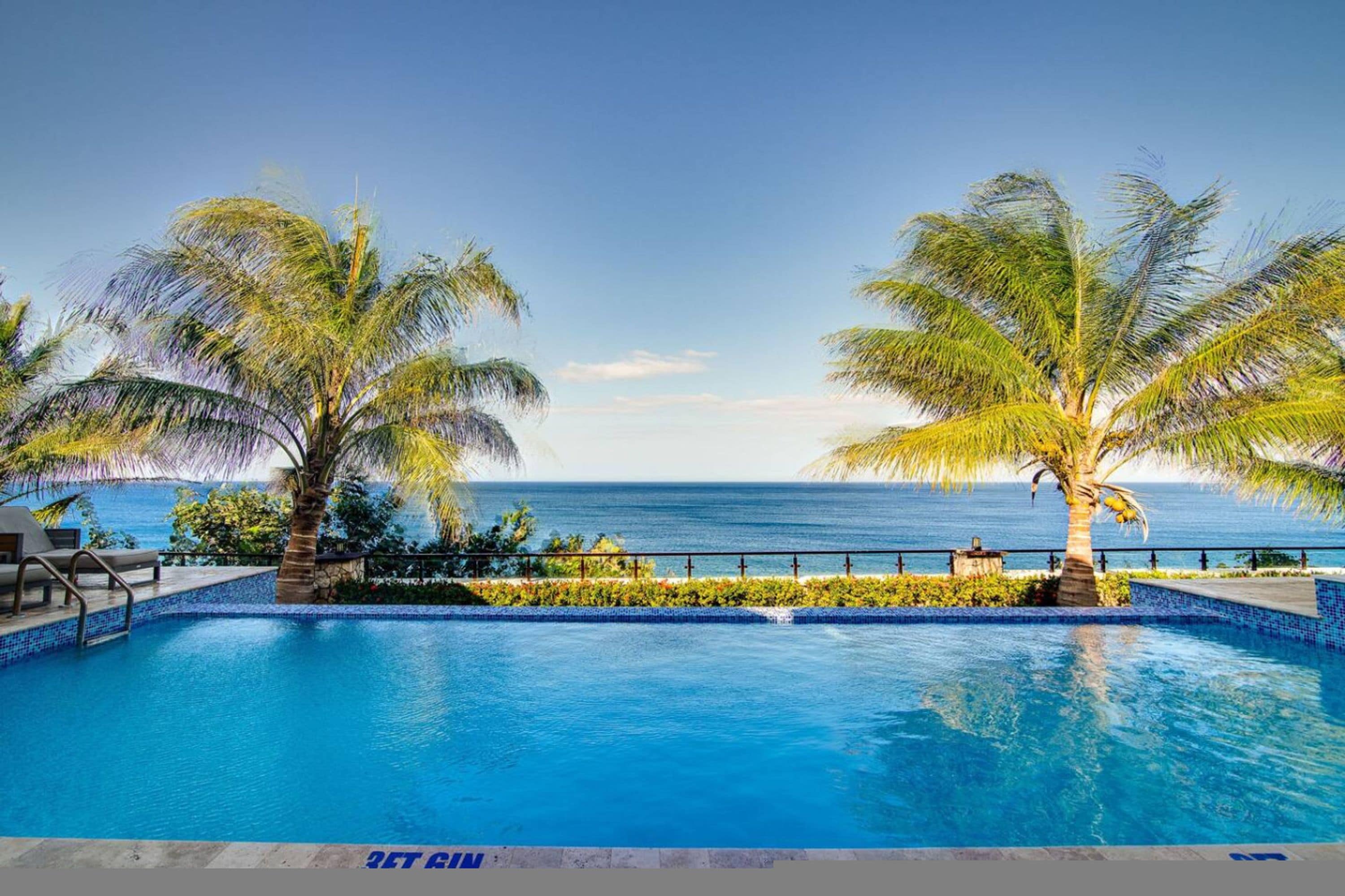 Luxury Oceanfront Villa  in Tower Isle