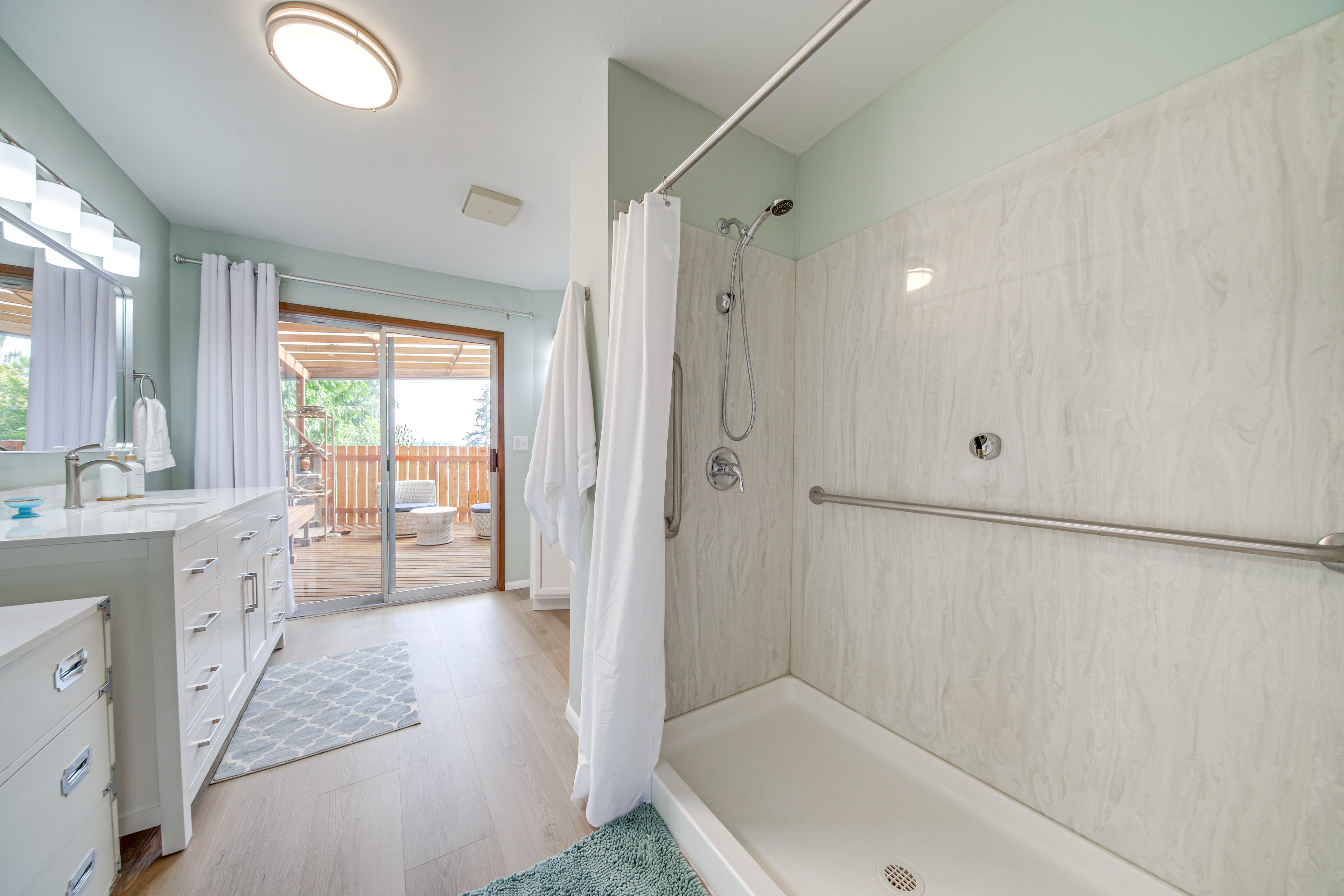 < 1 Mi to Lake Washington: Peaceful Apt in Kenmore