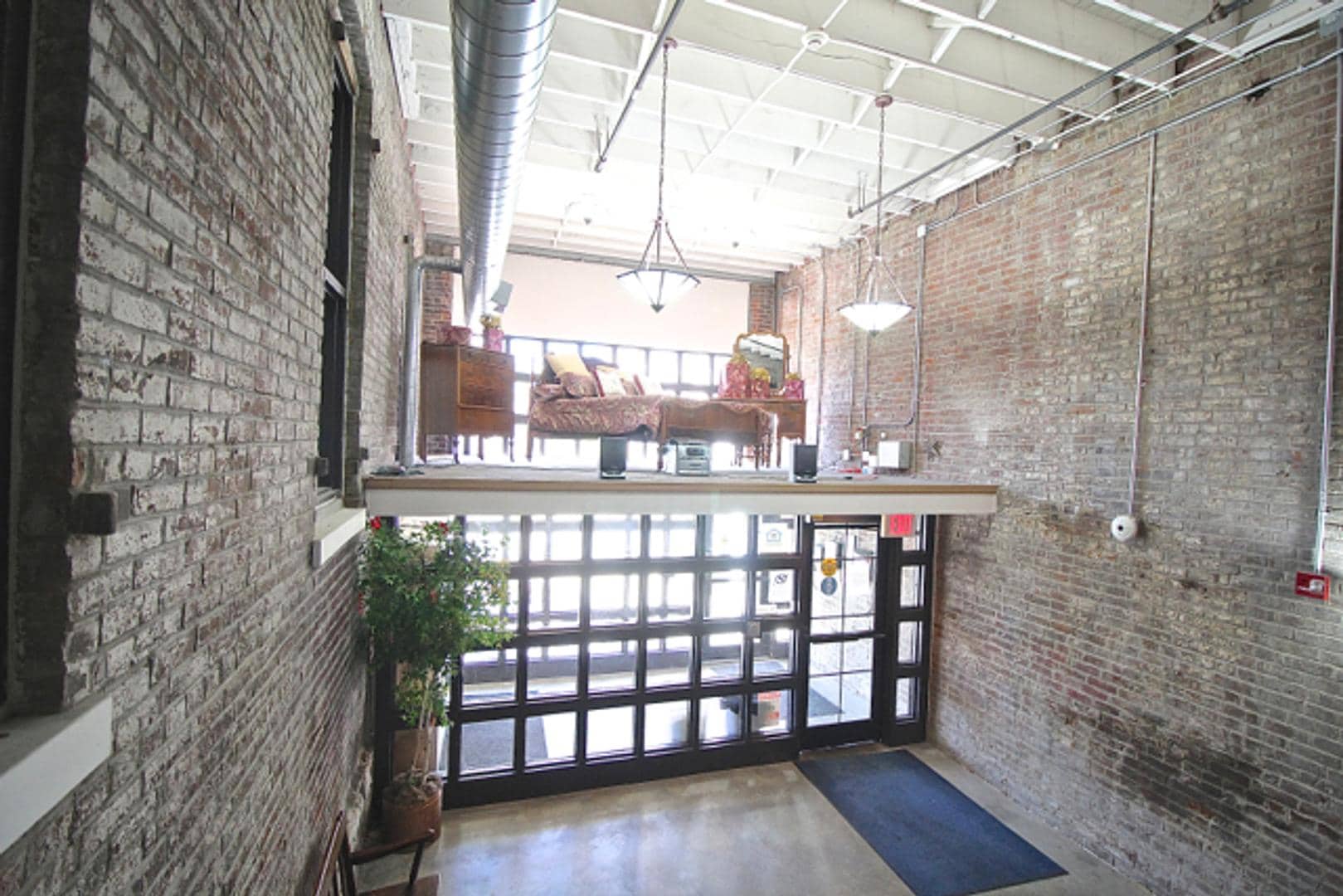 Stunning 1BD, Courtyard Stunning 1BD, Courtyard