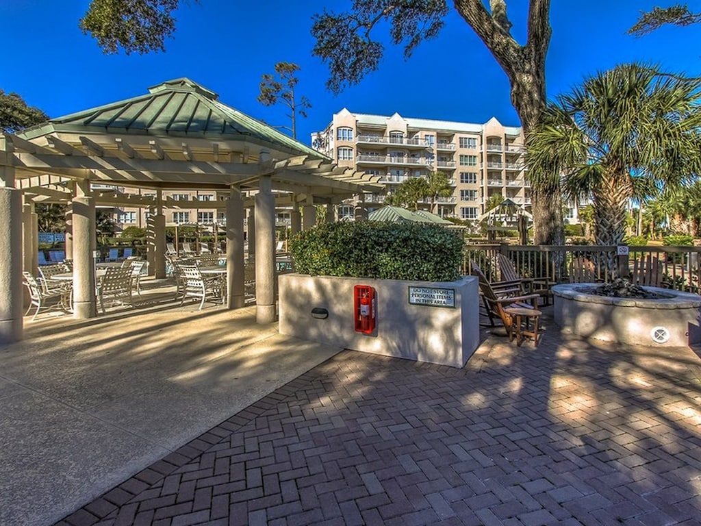 Private Access to Pool at Windsor Court