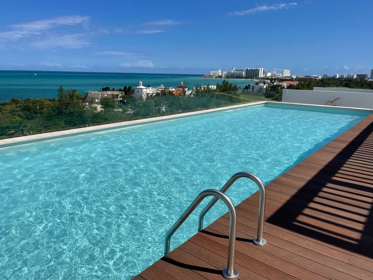 Chic Loft | 1BR | Rooftop Pool & Perfect Location