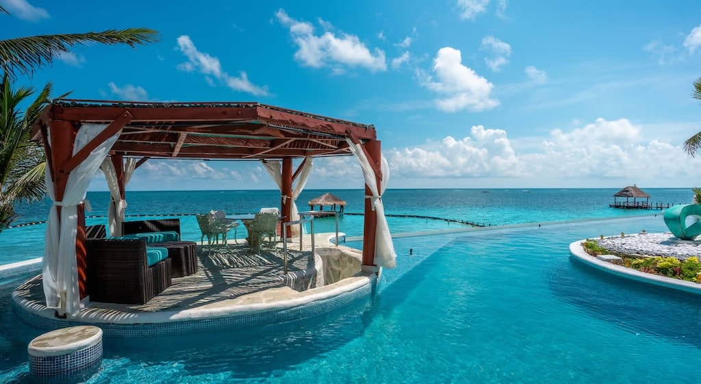 Relax at this incredible pool and swim with the view of the Caribbean ocean in the background 
