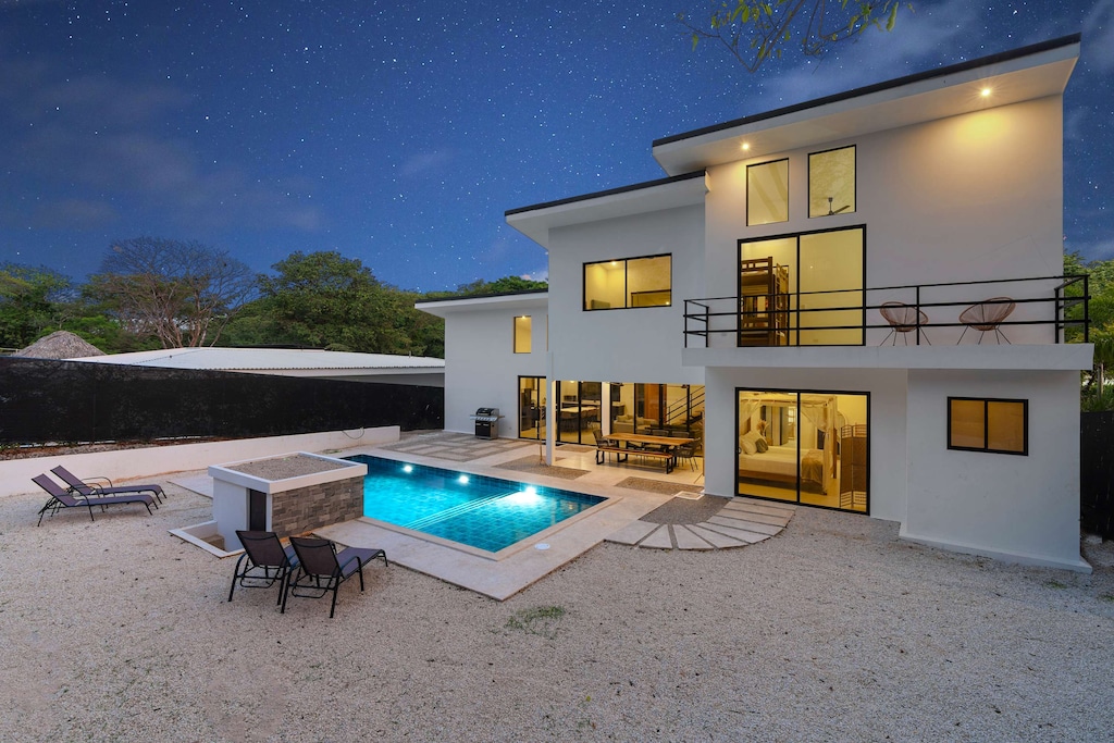 Casa Kai: Stars above, glowing pool. Make cherished moments.

