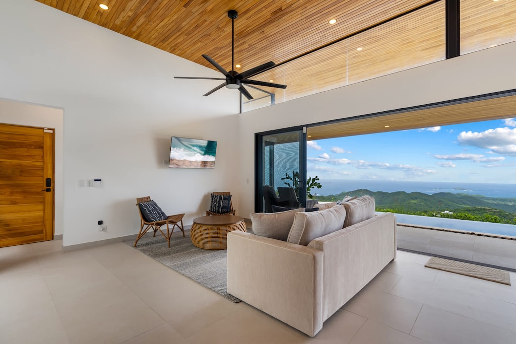 Spacious living room