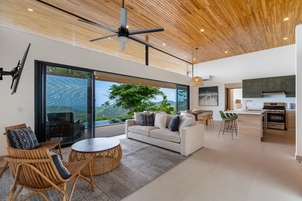 Spacious living room