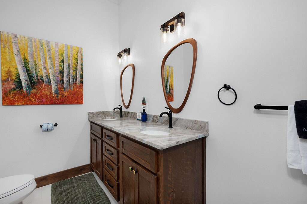 Weaver's Nest - Lower Level Primary King Bedroom Suite