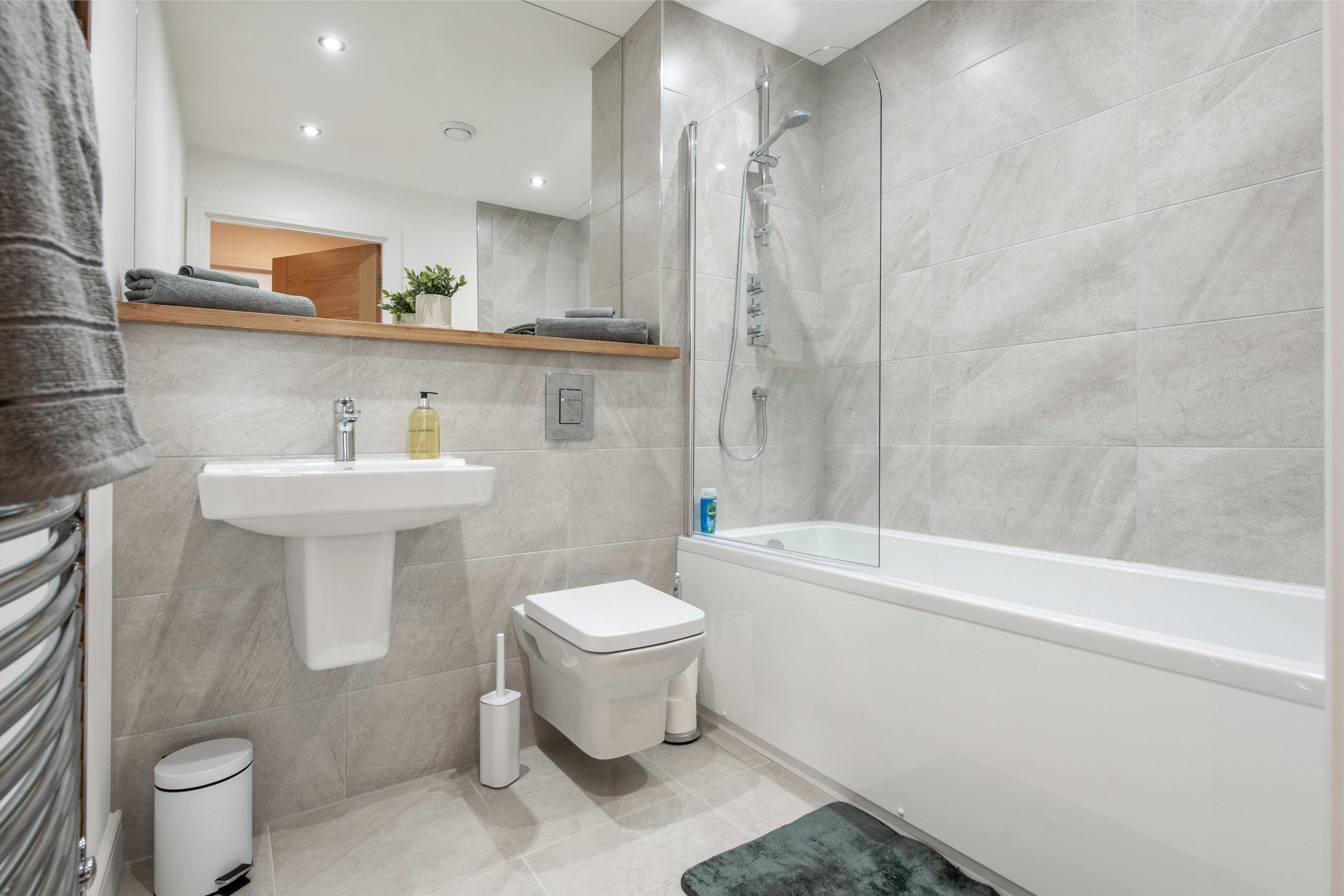 1 BR Flat Prime Spot Near Station, Shops & Culture 1 BR Flat Prime Spot Near Station, Shops & Culture