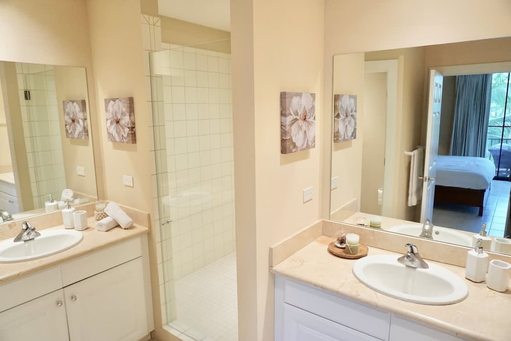 Master ensuite bathroom